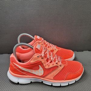 Womens Sz 6 Punk Nike Flex Experience RN 3 Running